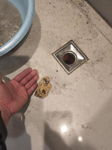 詹宗元 - 流理台多一個孔，將陳年鈣化物取出。（多收1000元業主給出三顆星評價的作品)