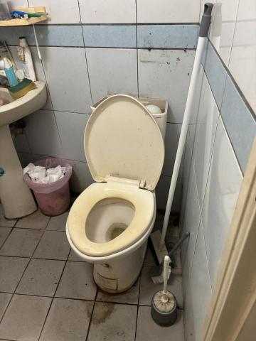 周文翔 - 馬桶舊換新安裝作業