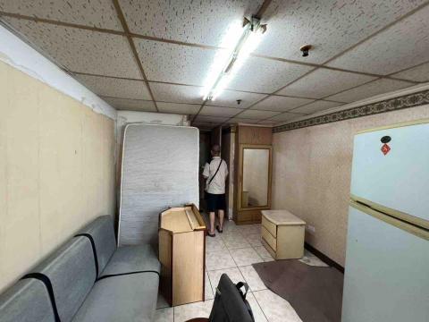 東穎 - 未除壁紙油漆前