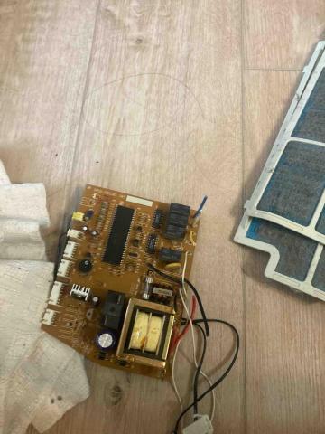 黃子沅 - 室內機基板故障更換