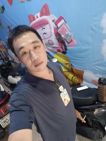 提供機車中古服務的專家余宗信