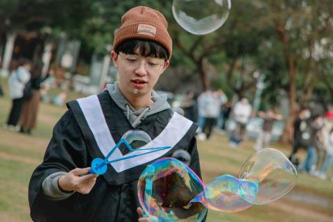 提供108課綱高中數學服務的專家陳乃巖