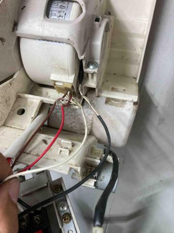 黃子沅 - 室內機馬達線路咬斷