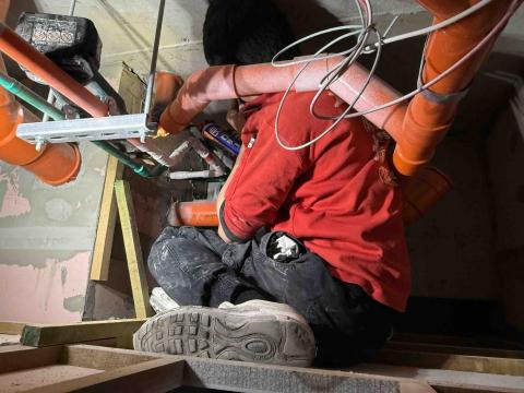 陳韋佐 - 狹小空間已不破壞天花板施工作業