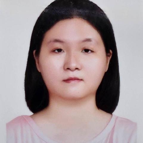 提供物流公司服務的專家邱雯翊