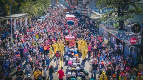 大雄空拍 - 白沙屯媽祖紅色超跑 南下岡山賜福