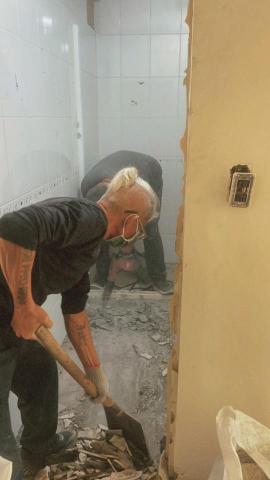 鈺生工程有限公司 - 浴室地磚打除見底