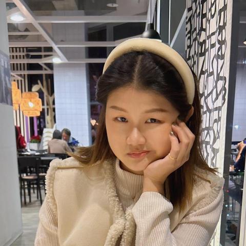 提供美髮剪刀服務的專家幼翎