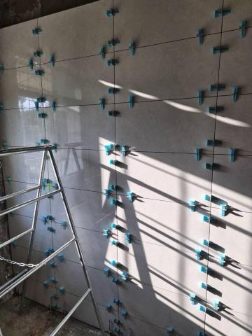 合旺工程行 - 廚房壁磚施工中