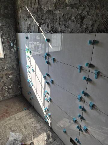 合旺工程行 - 廚房壁磚施工中