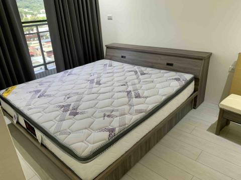 億年沙發&統包 - 訂製～窗簾
含：床墊，床頭，床板