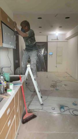 億年沙發&統包 - 新居裝潢統包，油漆中