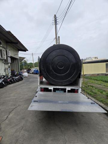 馮志楓 載貨不載人 - 六噸塑膠水塔也能載