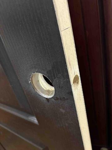 億年沙發企業社 - 安裝門鎖