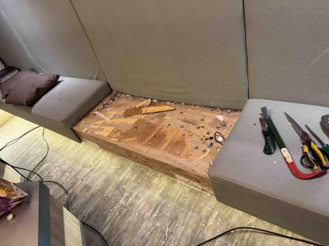 億年沙發企業社 - 拆除，更換施工中