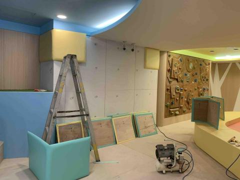 億年沙發&統包 - 遊樂設施區，施工中