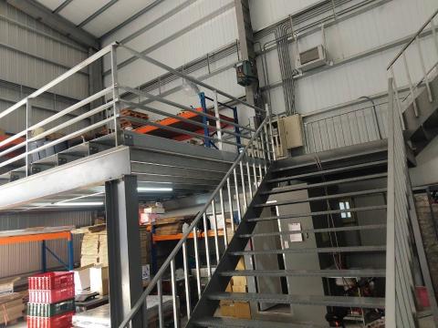 誠凱個人工作室 - 樓梯欄杆製作
使用材料2*4黑鐵方管