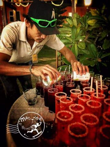 馬的吧子行動酒吧 - 