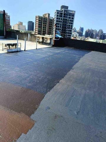 王君達 - 新竹市｜頂樓防水翻修工程（彈性防水塗層）
二次橡化瀝青塗佈