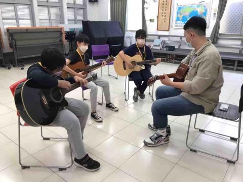 沃土音樂 - 吉他團課