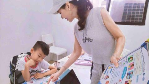 Shally Hu - Finger Tracking for Reading!?