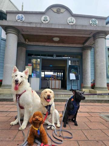 和狗🐶 - 高雄的古蹟建築，旗山車站！