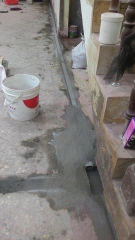 達敏 - 地下室牆壁出水無法處理我想辦法打管溝集水讓水排出本來以無法使用的地下室處理好屋主非常感謝因為太多人報天價也是不能夠保證 ok