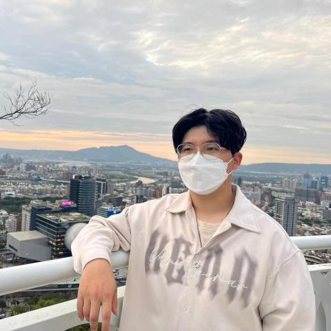 提供工作服襯衫服務的專家綠茶