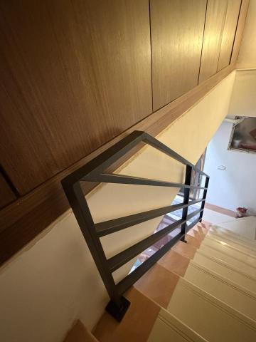 開鑫鐵工廠 - 訂製鐵件（烤漆扶手）