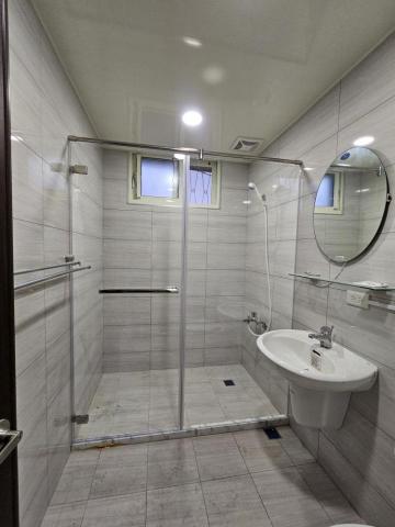 勇泉工程行 - 一字型 內外推拉門 外框式 乾濕分離 淋浴拉門