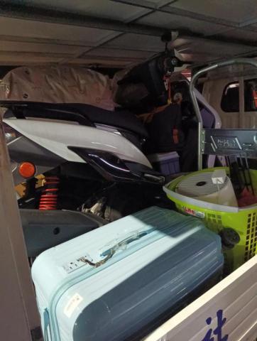 王啟州 - 照片是不到半車的量