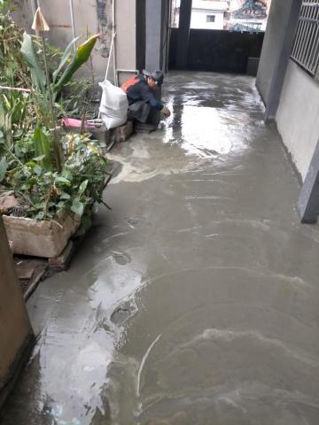 發揚泥作 - 打底洩水坡道