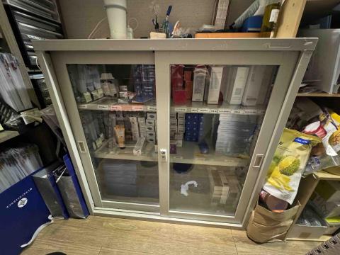 莊子緯 - 鐵櫃門玻璃更換
3mm硬化 or 5mm強化