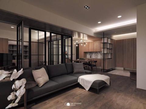 米氏室內裝修設計 - 推開隱藏於展牆中的白色暗門，純白瞬間轉場為層疊灰階，霧光柔亮，玉砂玻璃勾勒出靜謐辦公室設計的輪廓。