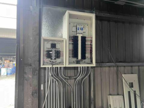嘟泉水電工程 - 工廠開關箱電路系統