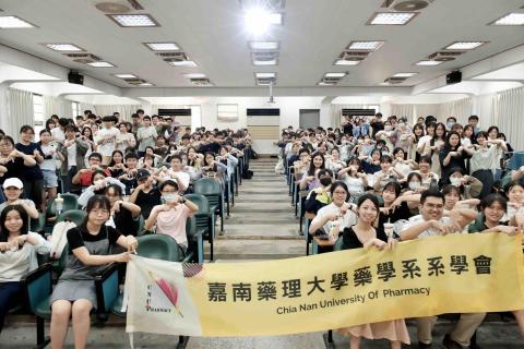 范皓淇 - 主辦達200人的學術講座