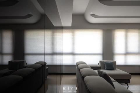 米寓室內裝修設計有限公司 - 以黑白灰為基調，藉由黑玻反射，拉伸光影，放大視覺空間。