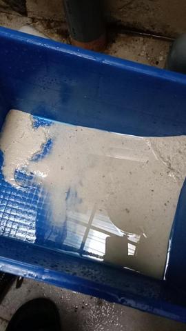 宇翊機電工程行 - 清洗儲熱型熱水器後的水溝