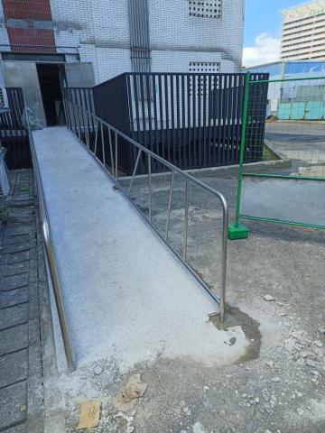 鴻元金屬工程有限公司 - 斜坡欄杆扶手