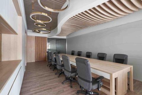 褚柏銘 - 時尚辦公室