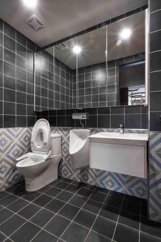 褚柏銘 - 廁所抓漏翻新