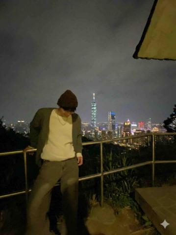 提供作文家教服務的專家周學鴻