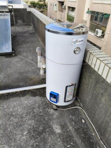 瑋成水電裝修工作室 - 施工後：太陽能漏水改儲熱式電熱水器