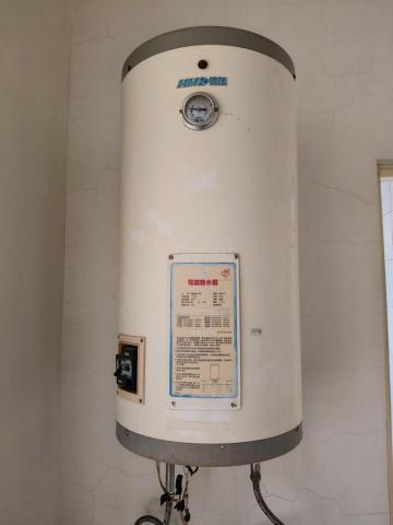 瑋成水電裝修工作室 - 施工前：熱水器清洗
