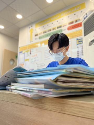 賴駿峰 - 批改作業