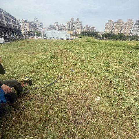 提供除草服務的專家謝小姐