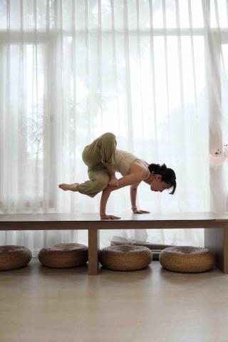 彥YAN 🧘🏻&zwj;♀️  基礎瑜伽、流動瑜伽 - 