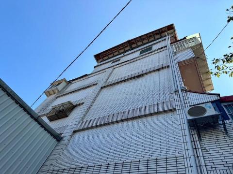 錩育有限公司 - 新北市新店區-外牆防水工程(施工前)