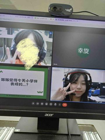 陳幸旋 - 和小學伴開心拍照