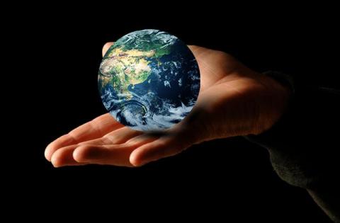 小劉 - PS手掌上的地球